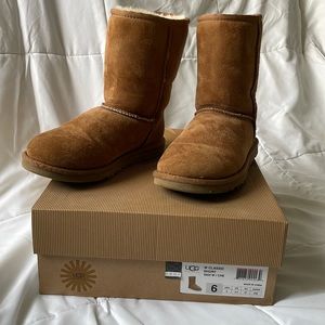 Authentic Ugg classic short boots size 6